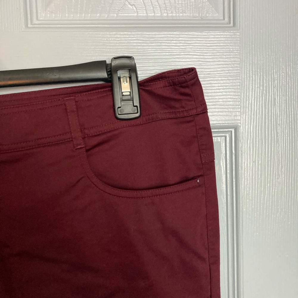H & M women’s slim leg, red pants size 10 - Picture 3 of 10